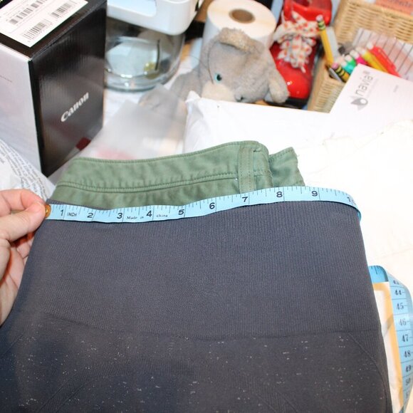 Lululemon gray speckled leggings fit Iike a size small 10 inch waist laid flat - Picture 2 of 6